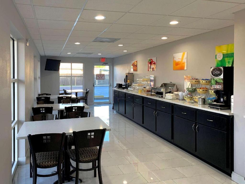 Quality Inn & Suites Near פנמה סיטי ביץ' מראה חיצוני תמונה