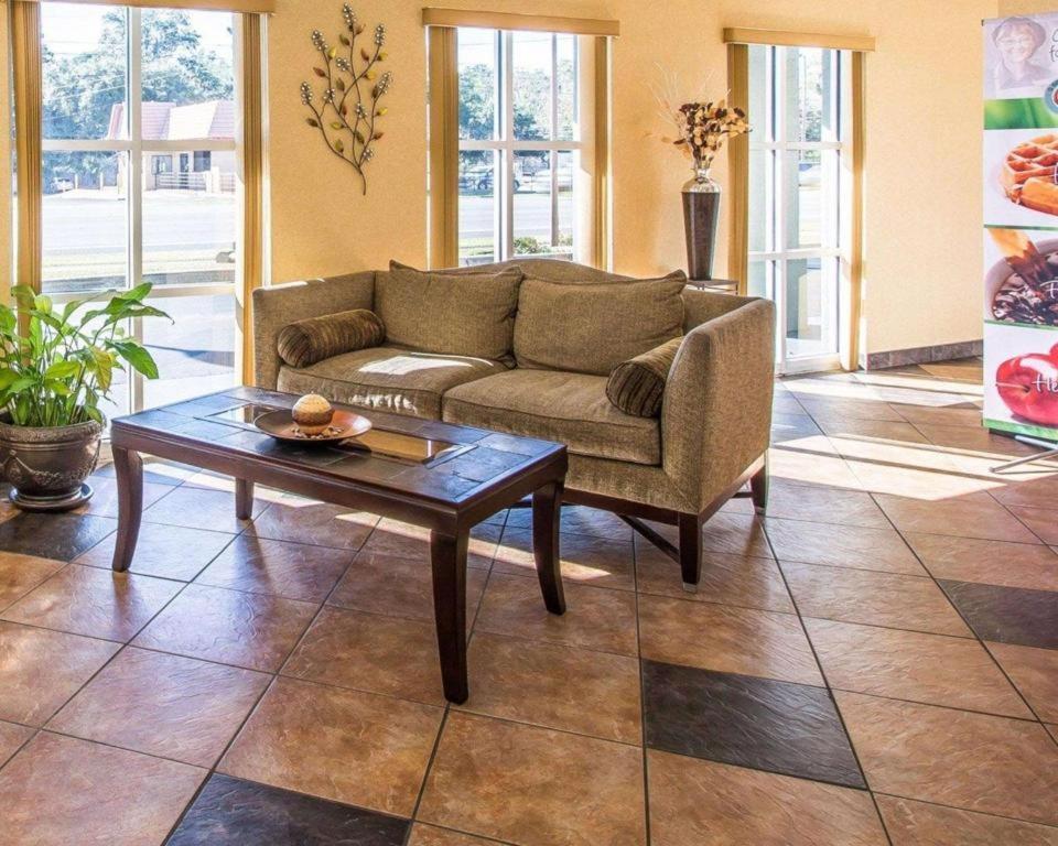 Quality Inn & Suites Near פנמה סיטי ביץ' מראה חיצוני תמונה