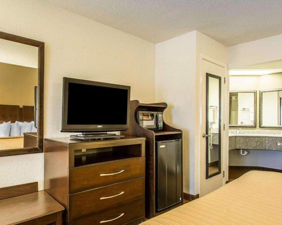 Quality Inn & Suites Near פנמה סיטי ביץ' מראה חיצוני תמונה