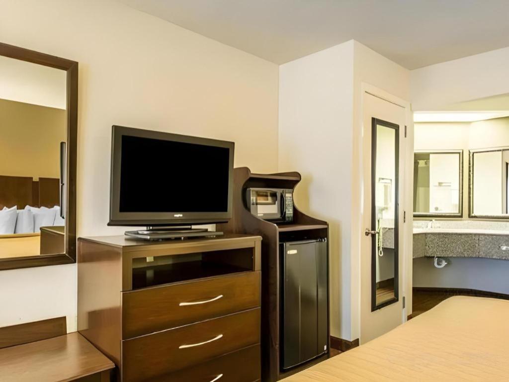 Quality Inn & Suites Near פנמה סיטי ביץ' מראה חיצוני תמונה