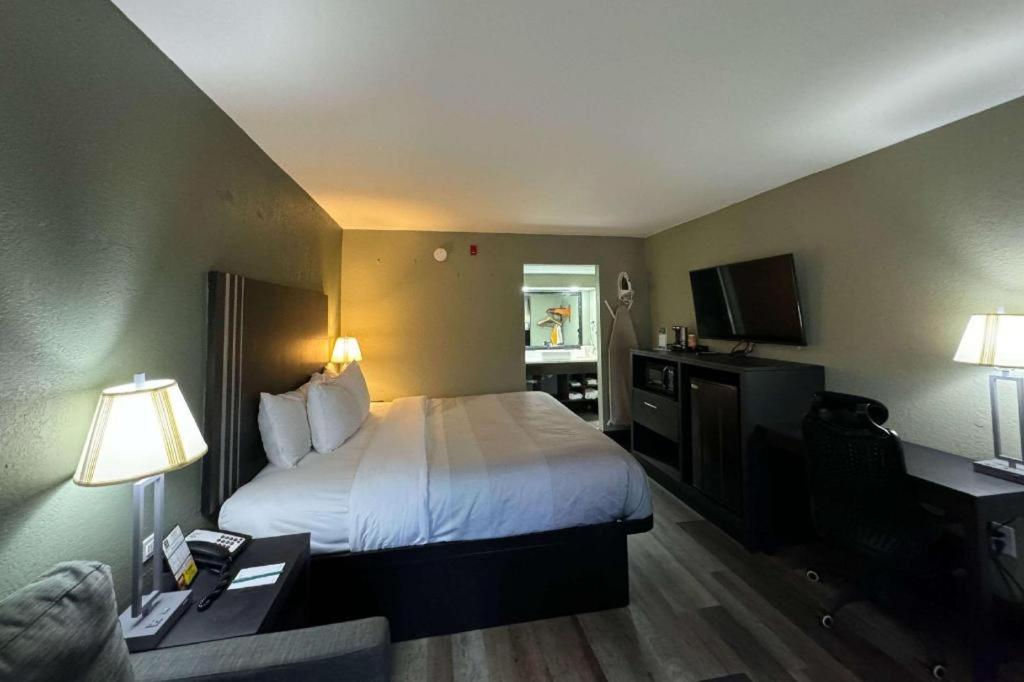 Quality Inn & Suites Near פנמה סיטי ביץ' מראה חיצוני תמונה