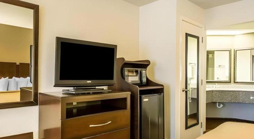 Quality Inn & Suites Near פנמה סיטי ביץ' מראה חיצוני תמונה